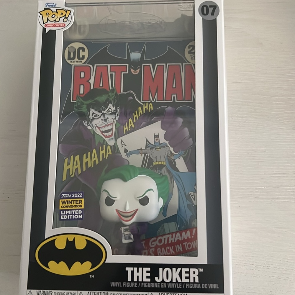 Funko Batman Comic Book Display Case & The Joker Pop - Picture 6 of 8